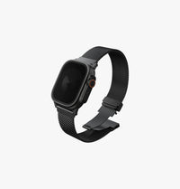 UNIQ Dante Pro Graphite Black - on the wrist