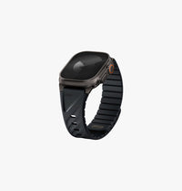 UNIQ Fluo Apple Watch band Black - angled view