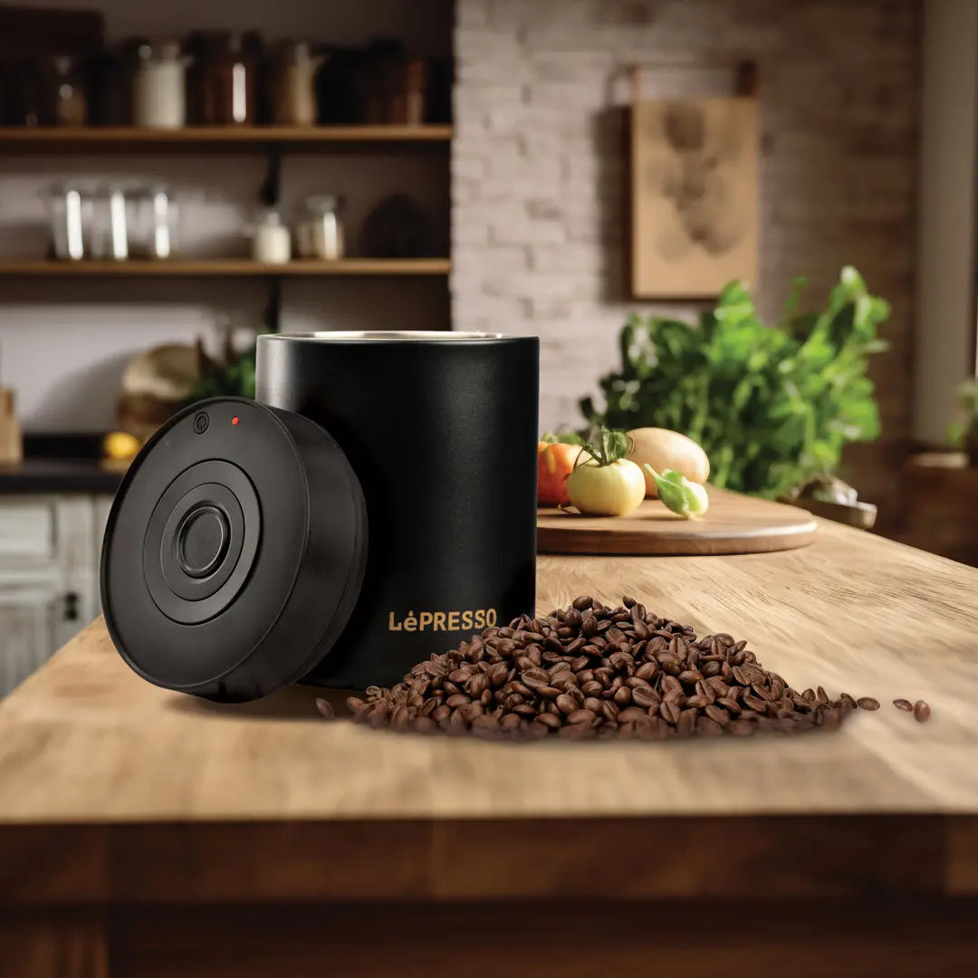 Lepresso Vacuum Container Auto Airtight Food Storage – Black | حاوية تخزين طعام محكمة التفريغ ليبريسو – أسود