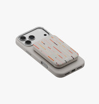 UNIQ Lyden Lexa 5000 DE magnetic power bank Clay Reverie - attached to a phone