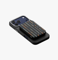 UNIQ Lyden Lexa 5000 DE magnetic power bank Midnight Muse - attached to a phone