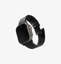 UNIQ Strova Mag Black - angled view