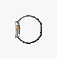 UNIQ Strova Mag - side profile of the slim clasp