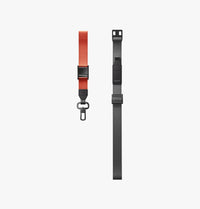 UNIQ Vista Duo lanyard Charcoal Amber - magnetic buckle detail
