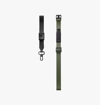 UNIQ Vista Duo lanyard Forest Black - magnetic buckle detail